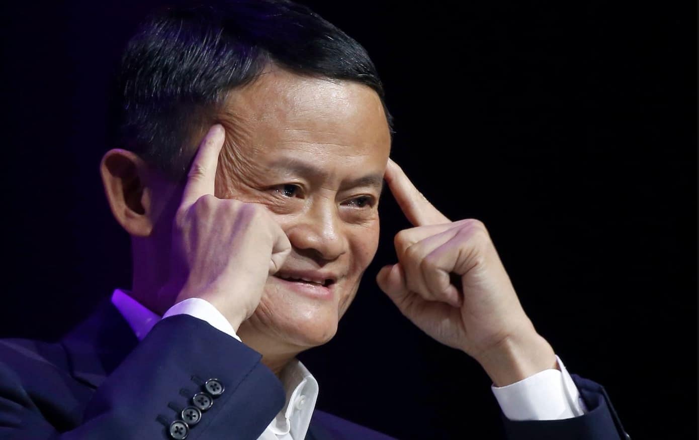 Ant Group IPO : représentation graphique de la montée en bourse d'Ant Group avec le logo d'Alibaba en arrière-plan