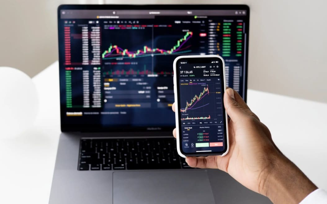 indicateurs financiers : graphiques et chiffres boursiers sur écran